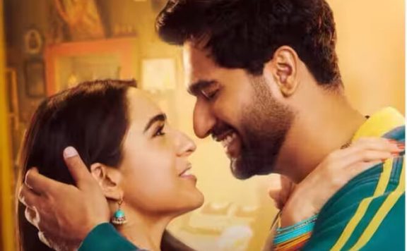 Zara Hatke Zara Bachke Review
